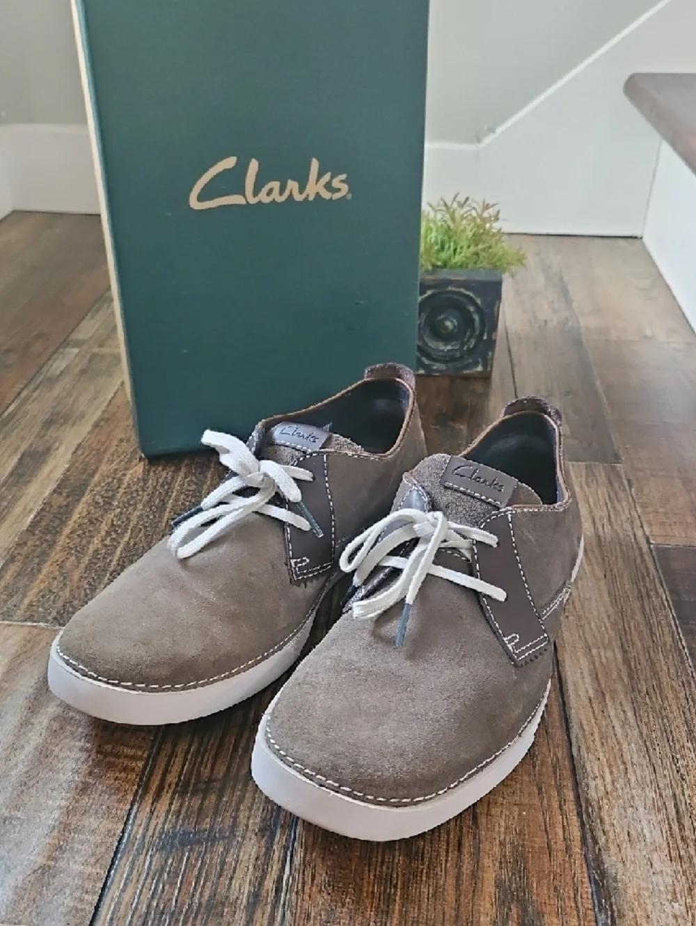 Clarks Men’s Taupe‎ Brown Suede Chukka Lace-Up Shoes